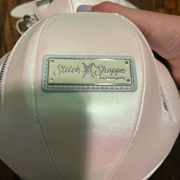 Mickey Mouse Snowman Loungefly Purse - Picture 3 of 5